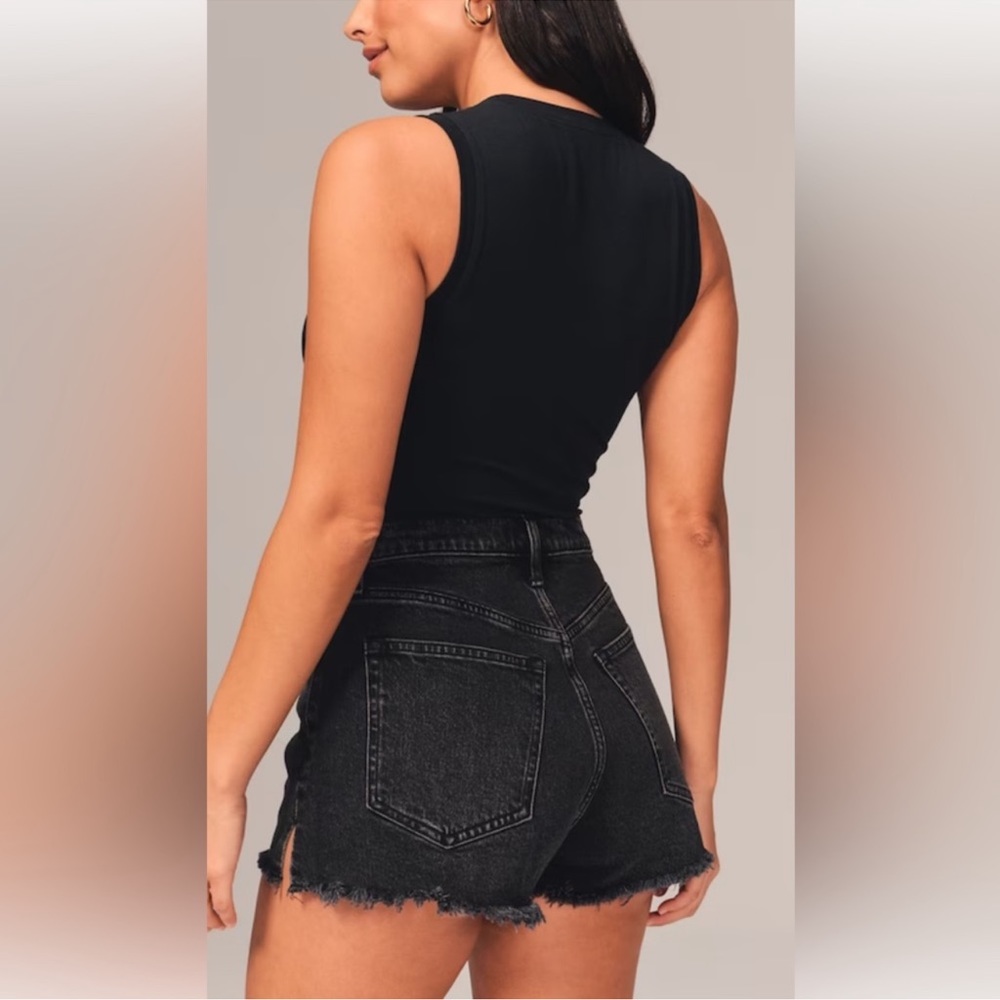 ABERCROMBIE & FITCH CURVE LOVE HIGH-RISE MOM SHORTS Size 30/10